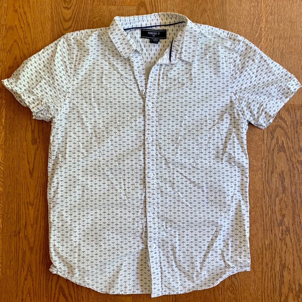 Men’s sm forever 21 pattern button up shirt